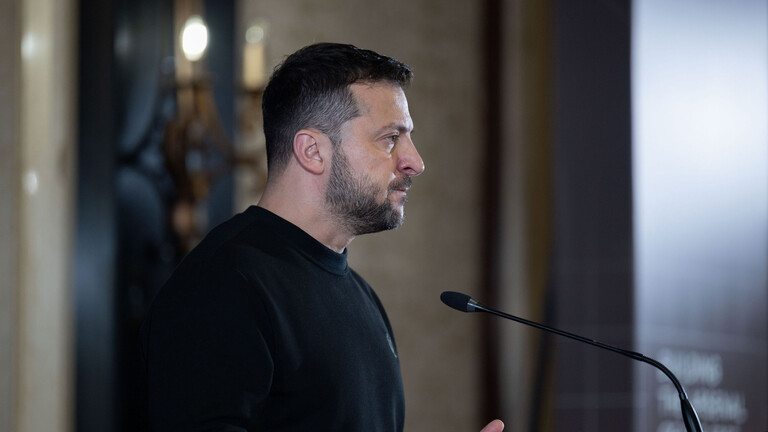 زيلينسكي: الأوكرانيون يشتتون أنفسهم بالسياسة الداخلية والانتخابات