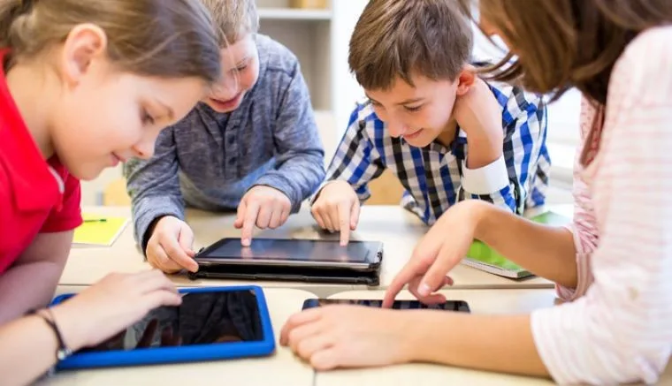 أضرار مواقع التواصل الاجتماعي على الأطفال