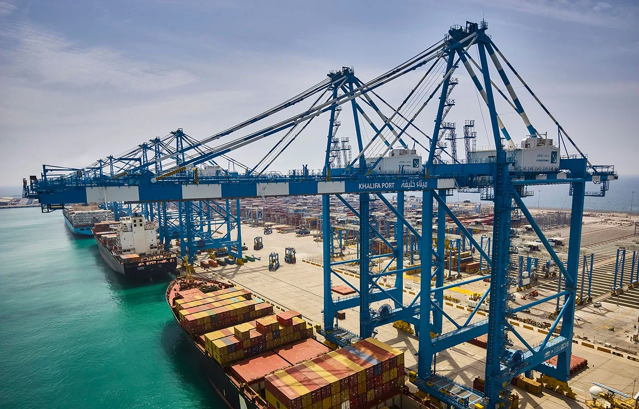 صادرات الصناعة المحلية عبر أبوظبي تسجل إنجازا هائلا في 2023