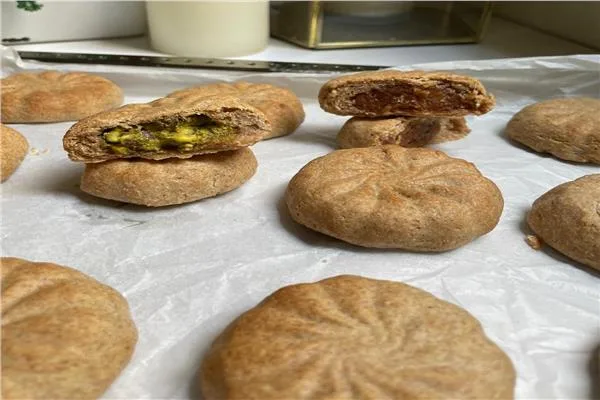 لعيد الفطر.. طريقة تحضير المعمول الصحي بـ"التمر والفستق"