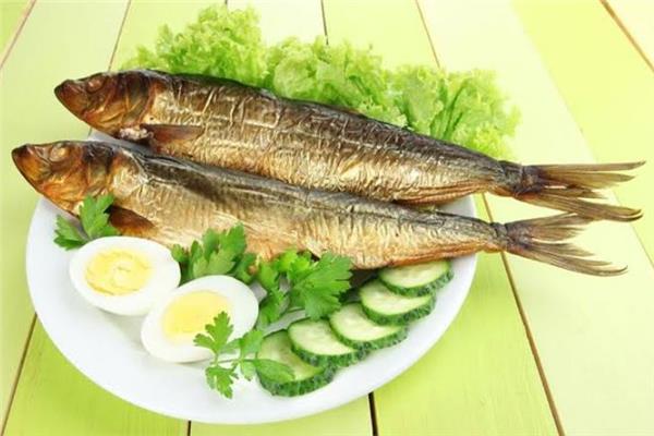 أضرار الإفراط في تناول الفسيخ والرنجة في شم النسيم