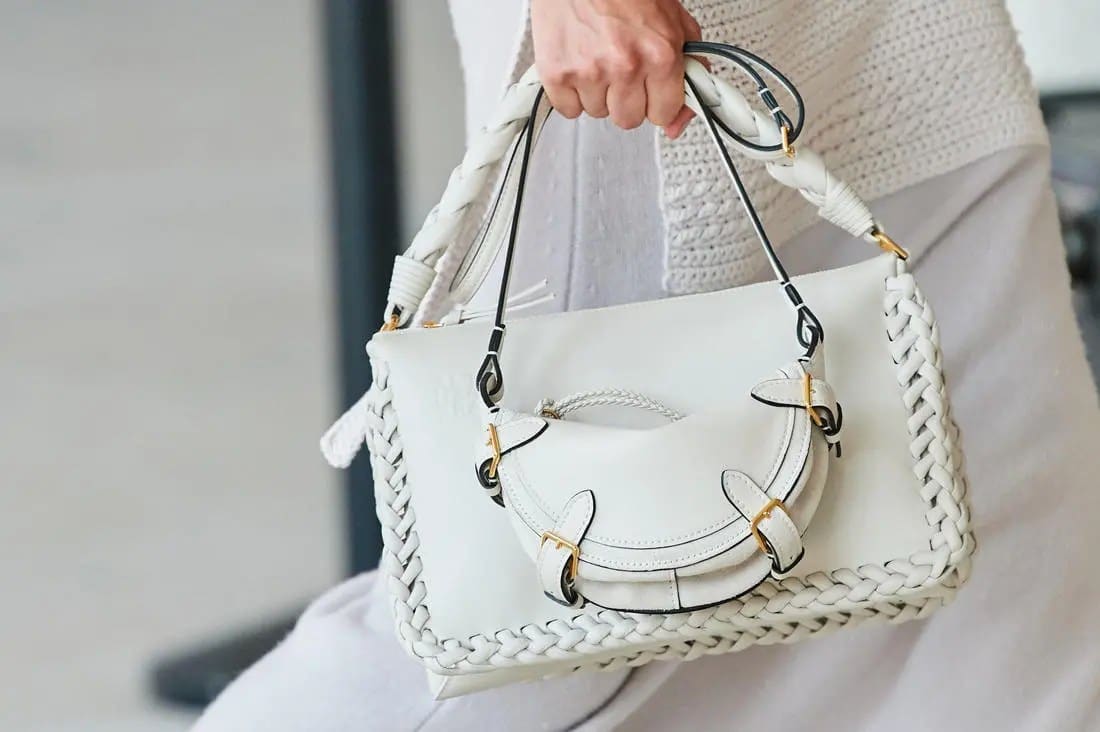 الشنط البيضاء