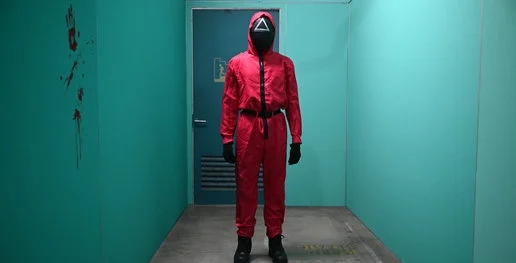 صانع أفلام هندي يتهم نتفليكس بسرقة فكرة "لعبة الحبار": معركة قانونية جديدة تهز عالم السينما