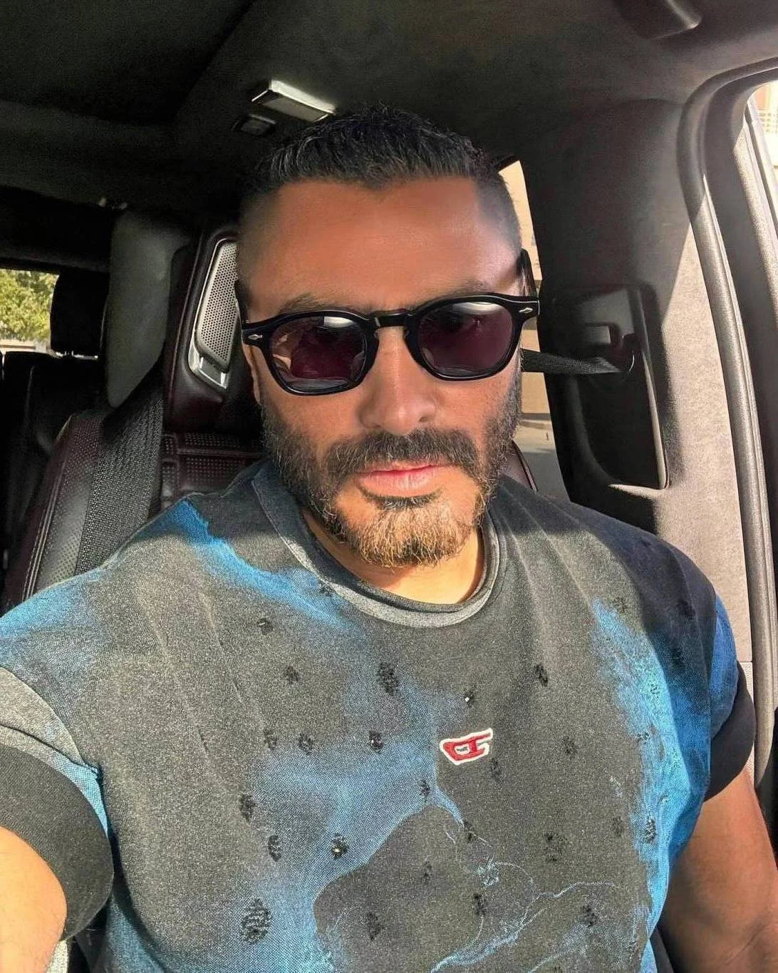 تامر حسني يحسم الجدل: "ريستارت" في عيد الفطر وليس رأس السنة