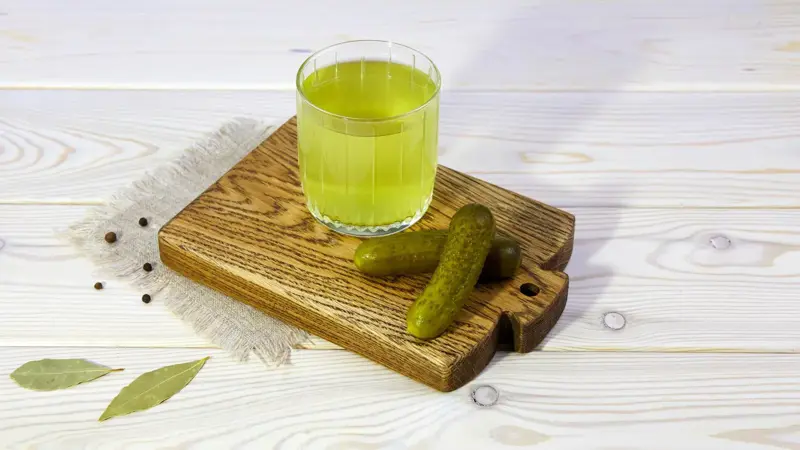 الحلول الطبيعية الفعالة لحرقان المعدة بدلاً من عصير المخلل