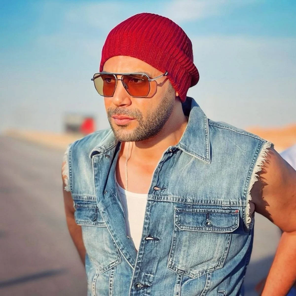 محمد إمام يثني على والده عادل إمام ويؤكد أنه "الزعيم" رقم واحد في الفن