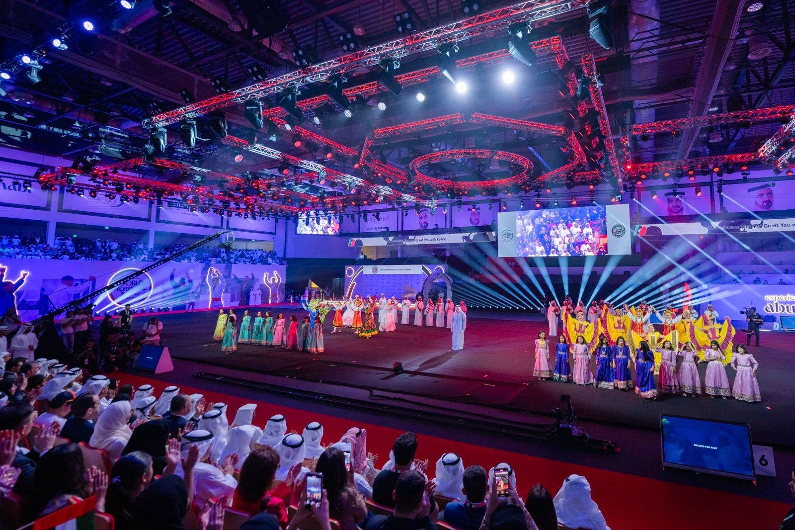 حسين الجسمي يشعل حفل افتتاح بطولة أبوظبي بأغنية "عاصمتنا عالمية": كلمات وألحان إبداعية