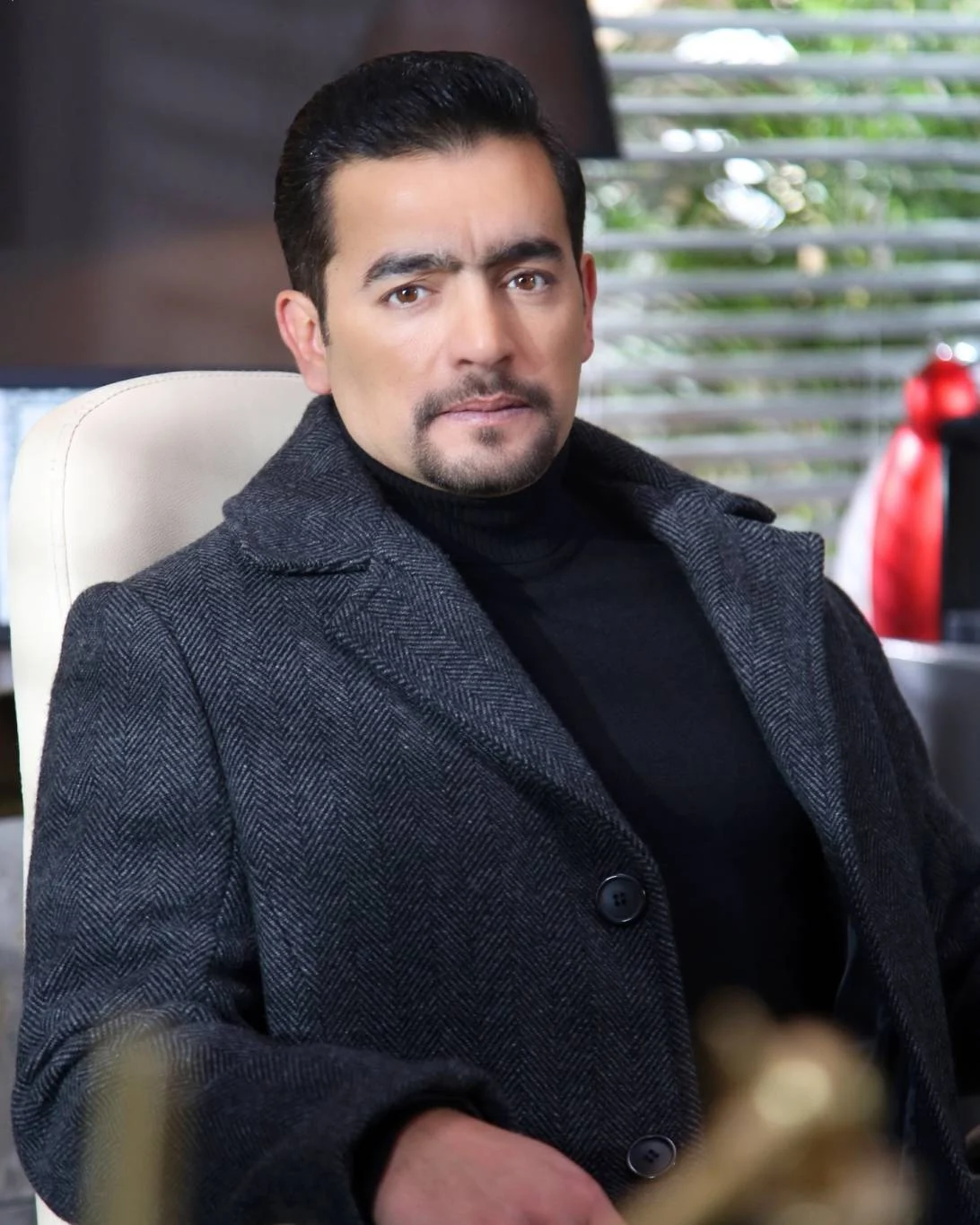 أزمة جديدة تعرقل عودة هاني سلامة إلى السينما بفيلم "الحارس"