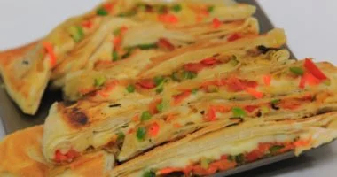 جلاش بالجبنة والخضار: وصفة شهية ومغذية