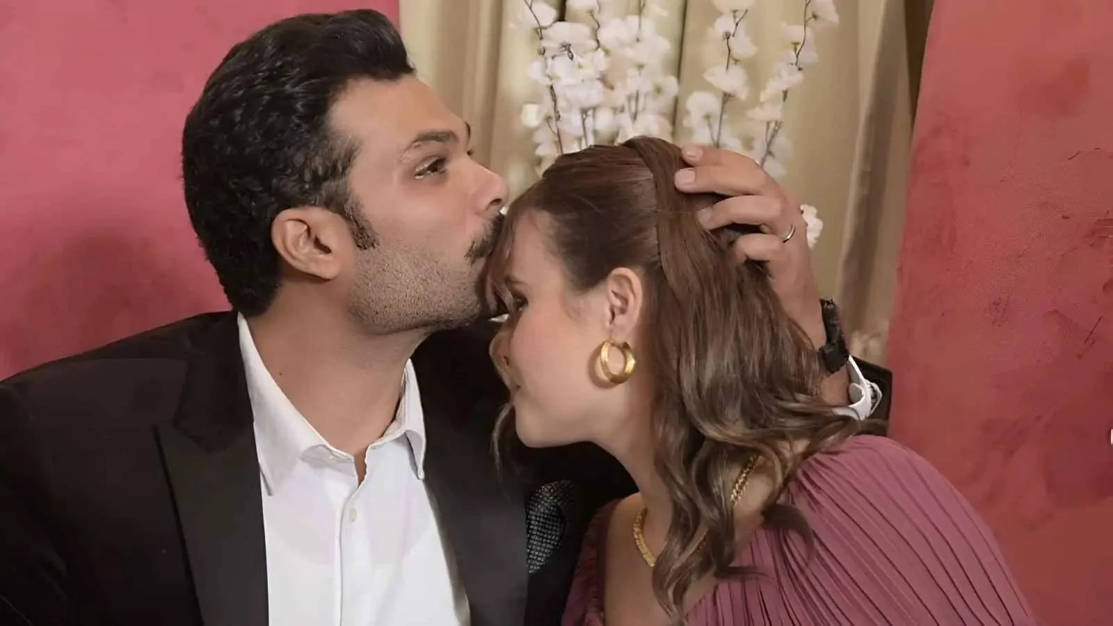 بعد انفصال مثير للجدل.. أحمد عبدالله محمود يبدأ حياة جديدة