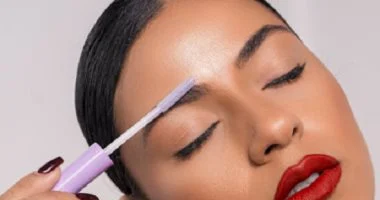 حواجب مثالية: دليل شامل لملء الفراغات وتكثيف الشعر