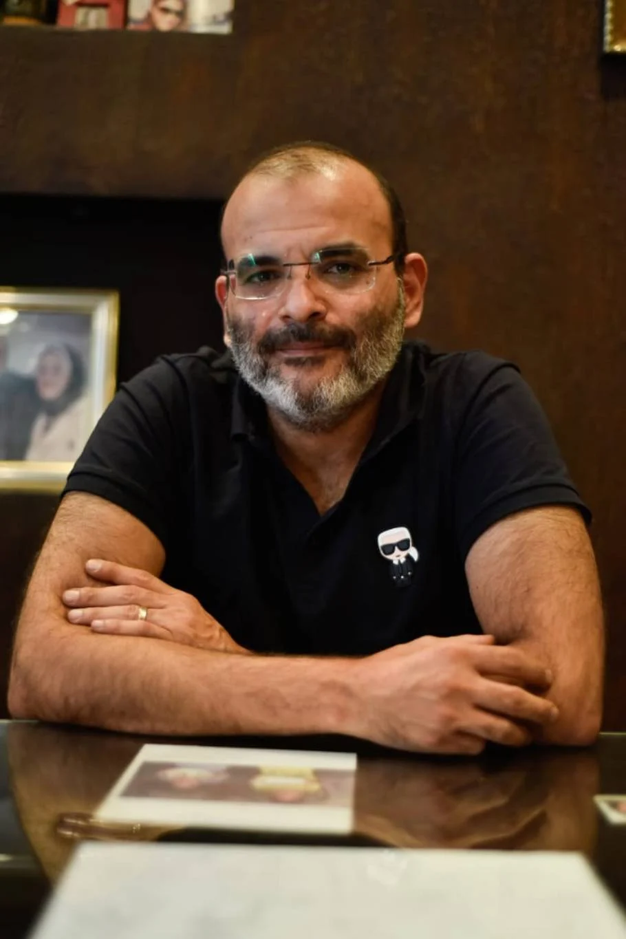 أيمن بهجت قمر يهاجم محمد رمضان ويكشف كواليس مسلسل "فلانتينو"