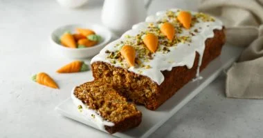 وصفة لذيذة وصحية: كيك الجزر المحضر في المنزل