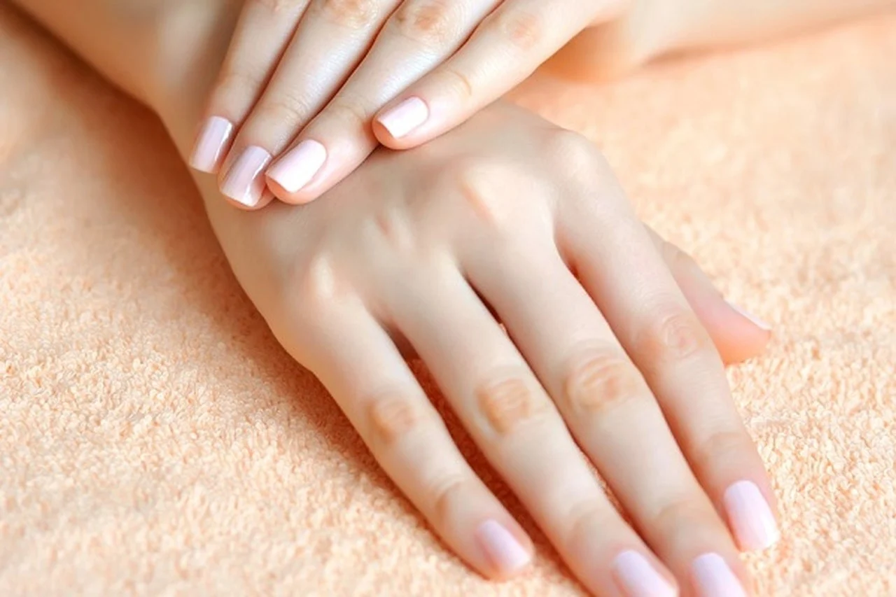 للسيدات.. نصائح فعالة لترطيب اليدين في الشتاء