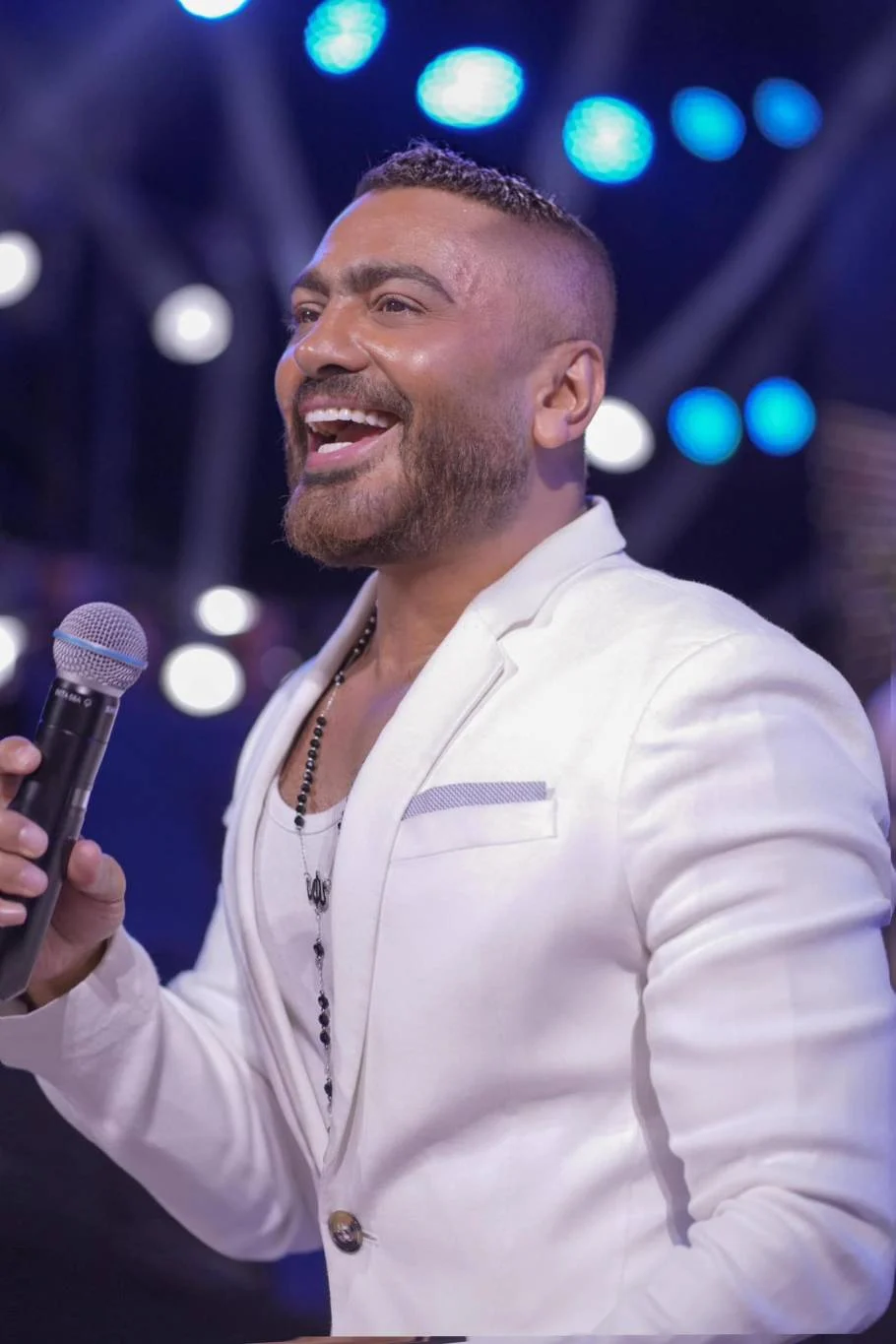 تامر حسني يرد على شائعات عودته لبسمة بوسيل ويكشف عن حزنه على الأوضاع العربية