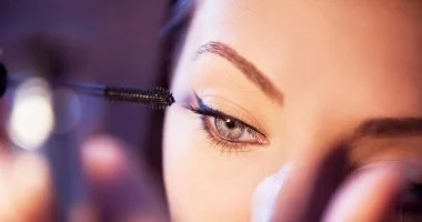 ماسكارا مثالية بدون تلطخ: 4 خطوات للحصول على رموش جذابة