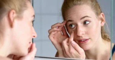 مشاكل العيون الشائعة بعد سن الأربعين عند النساء وكيفية الوقاية منها