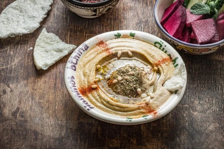 لسفرة رمضانية شهية ..حضري الحمص بالطحينية بهذه الطريقة !