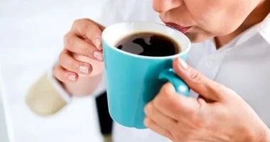 عادات خاطئة في وجبة الإفطار يجب تجنبها بين القهوة والسكريات 