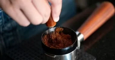 فوائد مذهلة لإضافة الكركم إلى قهوتك.. ومحاذير يجب الانتباه إليها 
