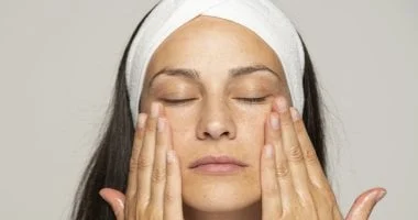 6 فوائد لمساج البشرة في المنزل تشمل إزالة الشوائب 