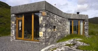 منزل عشبى منخفض التكلفة يفوز بلقب منزل العام 2025 