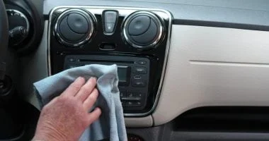 6 حيل لتنظيف سيارتك كالمحترفين بلا مغسلة ولا منتجات مكلفة 