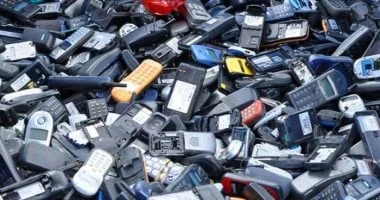 كيف تحول الروبوتات النفايات الإلكترونية إلى منجم ذهب تقني 