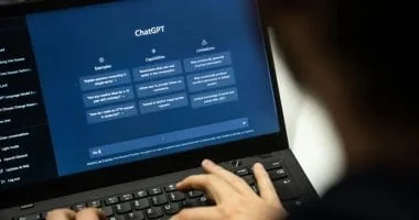 مسؤول OpenAI: بطء كتابة البشر يعيق الوصول إلى الذكاء الاصطناعي العام 