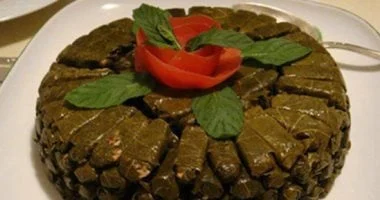 طاجن ورق العنب بدبس الرمان: طريقة التحضير 