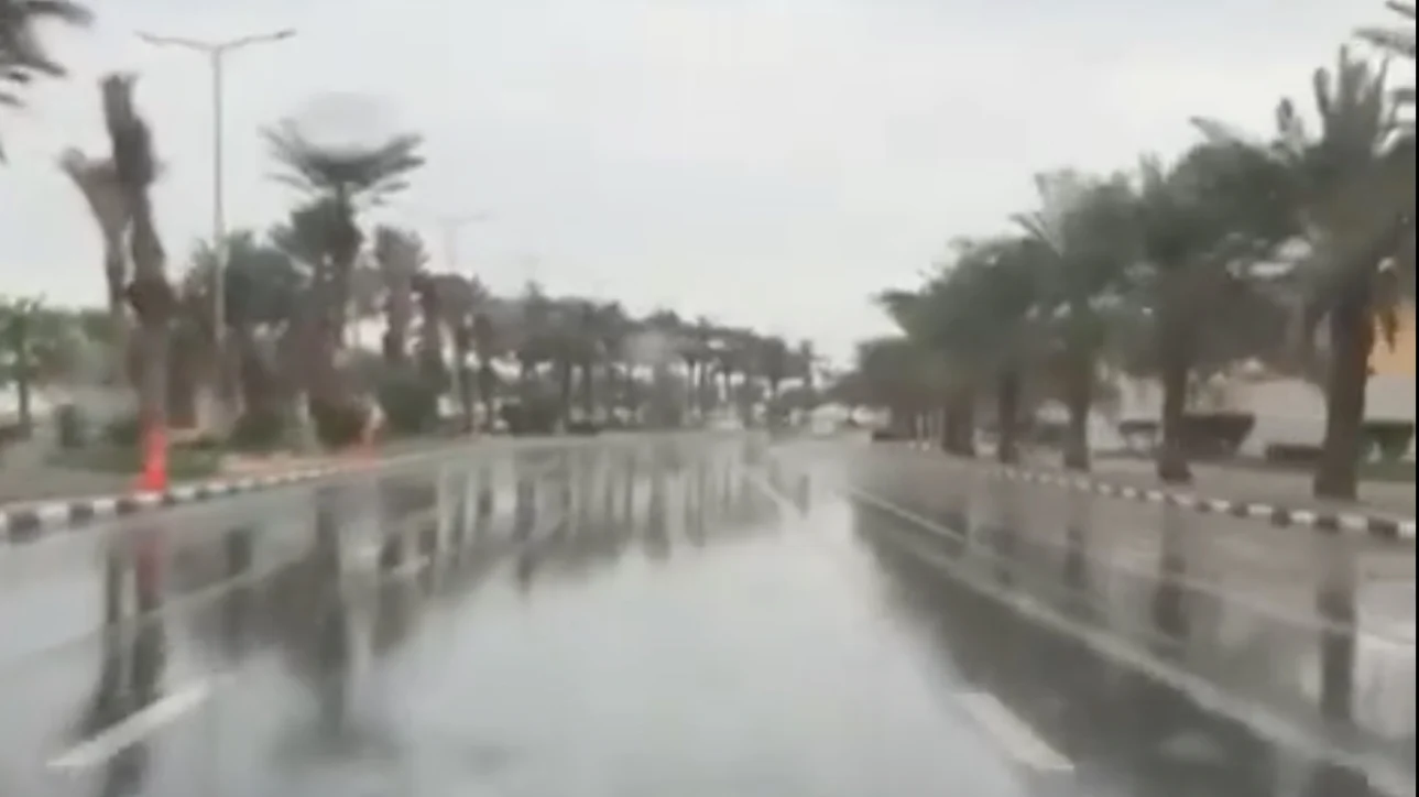 هطول أمطار متفرقة في مناطق مختلفة من الدولة مع تعمّق المنخفض الجوي وطقس غير مستقر الخميس والجمعة 