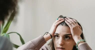 كيف يتعامل كل برج مع المواقف السيئة؟ العقرب لا يتأثر بها 