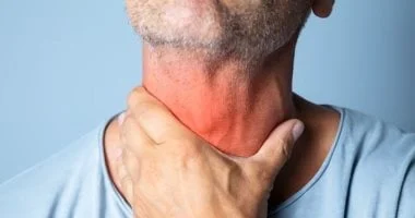 لماذا يحدث التهاب الحلق بجانب واحد ومتى تستدعي مراجعة الطبيب 