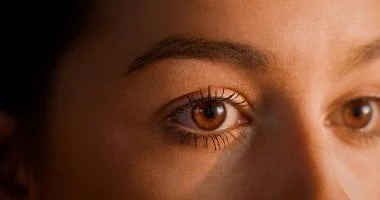 سرعة رمش العين تكشف مدى انتباه الشخص لك 