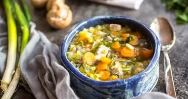 ما تأثير تناول شوربة الدجاج يوميًا في الشتاء على جسمك؟ 