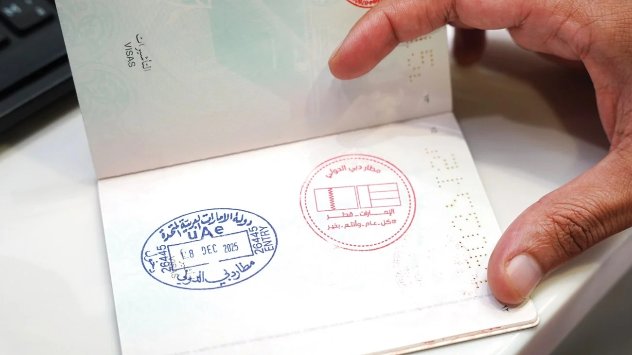 ختم «الإمارات قطر» يزيّن جوازات القادمين إلى دبي 