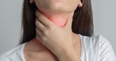 طرق طبيعية لعلاج التهاب الحلق لدى النساء الحوامل 