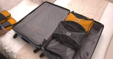 تفسير حلم تجهيز شنطة السفر للعزباء والمتزوجة: بداية جديدة وتتحقق الأماني 