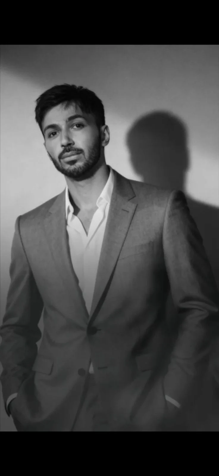 خالد العبد الله: هل ينجح الصوت الإماراتي الجديد في إعادة زمن الثمانينات بـ شايف عيونك ؟ 