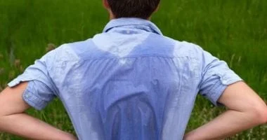 التعرق المفرط: هرمونات أم توتر؟ الأسباب وطرق العلاج 
