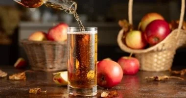 طريقة تحضير عصير التفاح الطبيعي في المنزل بدون معلب 