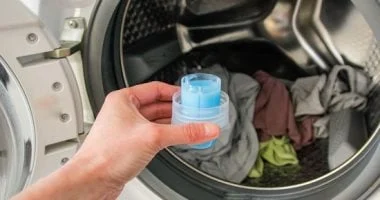 6 معايير لاختيار معطر الملابس المثالي لتظل رائحتكم منعشة 