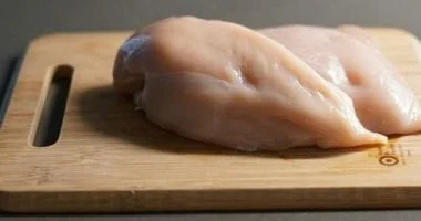 كادت تفارق الحياة بسبب نظام غذائي قاسي لشابة صينية أدى إلى التهاب البنكرياس 