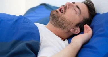 ليس إرهاق فحسب.. متى تكون الشخير علامة خطر وتستدعي زيارة الطبيب 