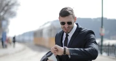 5 أبراج لا تلتزم بالمواعيد.. القوس لا يحس بالوقت 