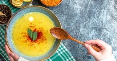 6 وصفات شوربة دافئة لليالي الشتاء في 20 دقيقة 