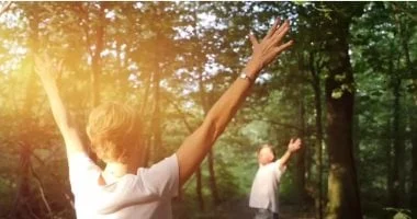 الغابة والتأمل: عادات يابانية لمواجهة التوتر والاكتئاب 