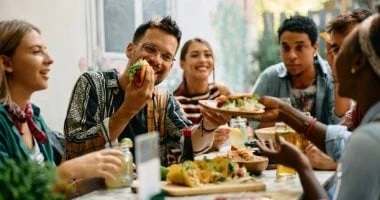 5 أبراج تتحسن مزاجها بتناول الأطعمة، وأبرزها برج السرطان 