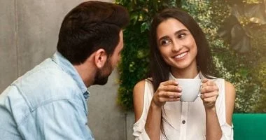 علامة واحدة بالعين تدل على إعجاب الكراش وفق العلم 