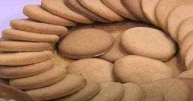 بسكويت الزنجبيل والقرفة: طريقة التحضير 